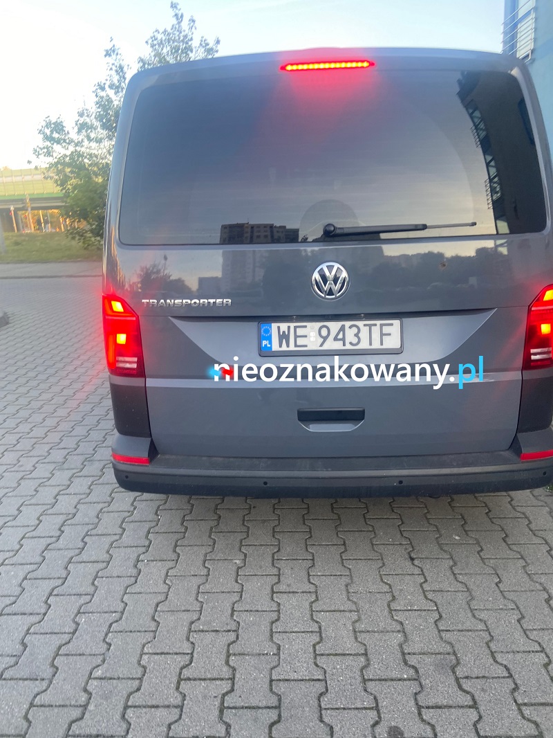Nieoznakowany radiowóz Volkswagen Transporter